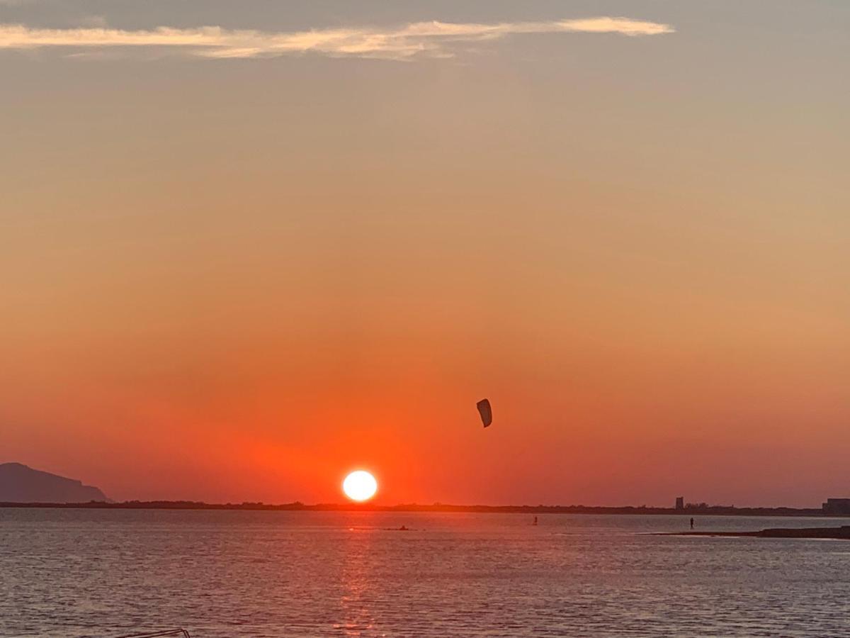 Sunset Wave - Stagnone Kitesurf Village บีร์จิเวคคี ภายนอก รูปภาพ